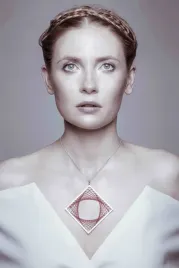 naszyjnik-srebrny-kwadrat-bonds-silver-and-red