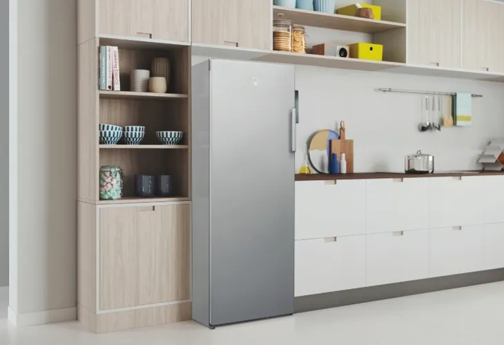 zamrazarka-wolnostojaca-indesit-ui6-2-s-4szuflady-srebrny-245-l-167-cm-kolor-dominujacy-srebrny-szary