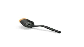 fiskars-lyzka-cedzakowa-krawedz-z-silikonu-1027302