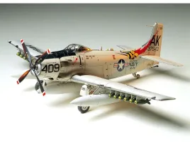 samolot-douglas-a-1h-skyraider-model-61058-tamiya