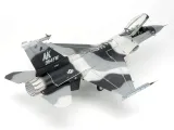 samolot-lockheed-f-16c-n-aggressor-model-61106-tamiya-marka-tamiya
