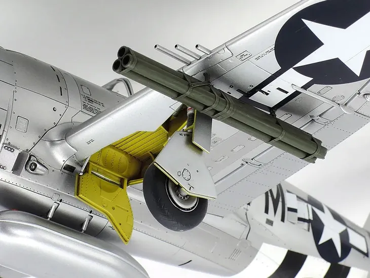 samolot-republic-p-47d-thunderbolt-61090-tamiya-stan-nowy