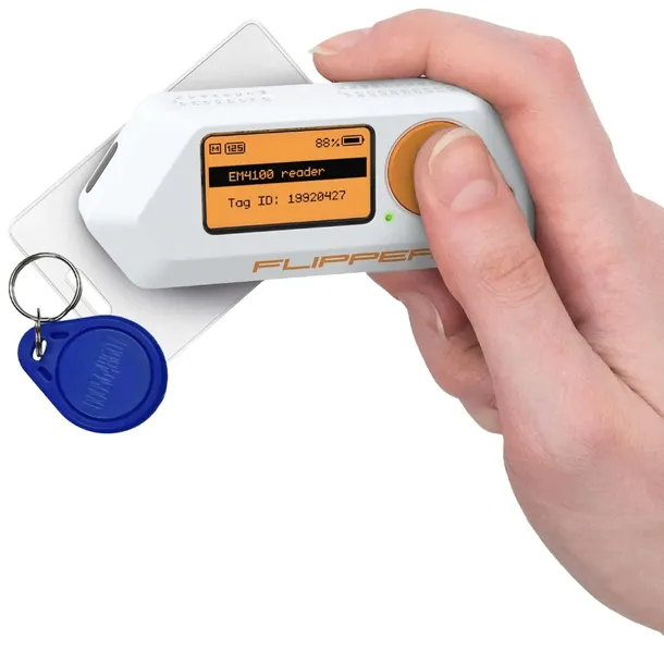 flipper-zero-etui-folia-ochronna-micro-sd-32gb-stan-nowy