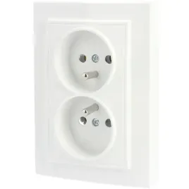 gniazdo-elektryczne-podwojne-z-bolcem-gniazdko