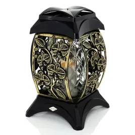 kwadratowy-znicz-z-ozdobnymi-kwiatami-orchidei-w-kolorze-zlotym