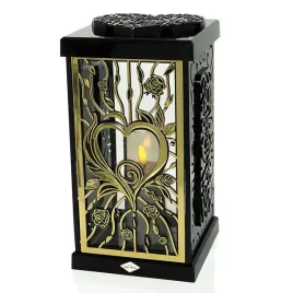 elgancki-bogato-zdobiony-znicz-w-formie-duzej-latarenki-z-motywem-serca