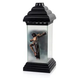 czarny-znicz-wielkanocny-kaplicza-z-wizerunkiem-jezusa-konajacego-na-krzyzu