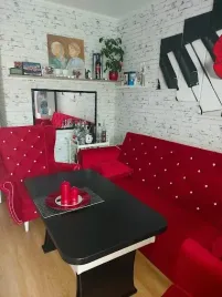 zestaw-kanapa-uszak-rozkladana-z-dwoma-fotelami-komplet-glamour-do-salonu
