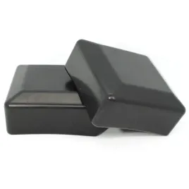 nasadka-zewnetrzna-na-slupek-zaslepka-czarny-70x70-mm