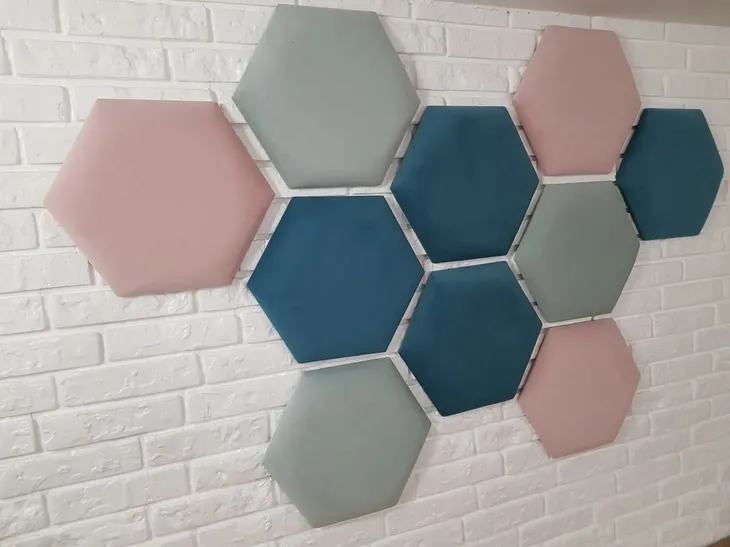 panele-tapicerowane-hexagon-plaster-miodu-b-gama-kolorystyczna-biel-odcienie-czerwieni-odcienie-pomaranczowego-odcienie-zieleni-inny-kolor-czern-odcienie-fioletu-odcienie-rozu-odcienie-zoltego-i-zlota-odcienie-brazu-i-bezu-odcienie-niebieskiego-odcienie-szarosci-i-srebra-wielokolorowe