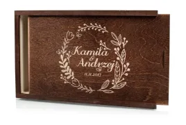 drewniane-pudelko-na-zdjecia-odbitki-23x15-grawer