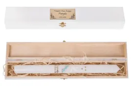 swieca-do-chrztu-w-drewnianym-pudelku-grawer