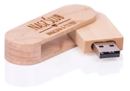 pendrive-drewniany-pamiec-16gb-z-grawerem-prezent
