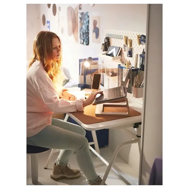 ikea-stenerik-podstawka-pod-laptopa-marka-ikea