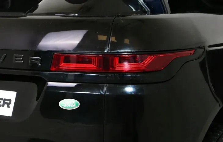 range-rover-evoque-na-akumulator-czarny-mp3-led-stan-nowy-dlugosc-pojazdu-101-cm