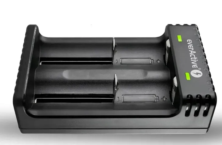 everactive-ladowarka-lc-200-smart-lithium-charger-kolor-czarny