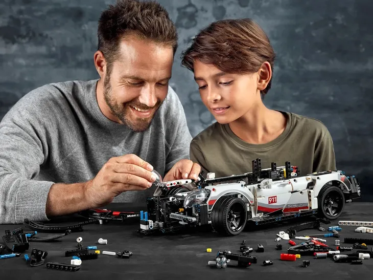 lego-technic-porsche-911-rsr-42096-material-plastik