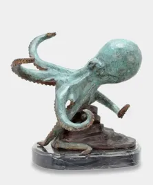 osmiornica-duza-figura-ogrodowa-rzezba-z-brazu
