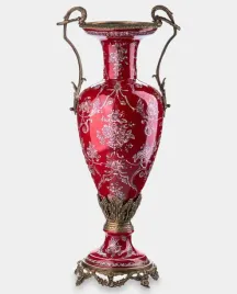porcelanowa-amfora-okuta-brazem-czerwona-w-biale-roze