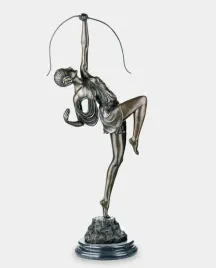 kobieta-z-lukiem-diana-rzezba-z-brazu-w-stylu-art-deco
