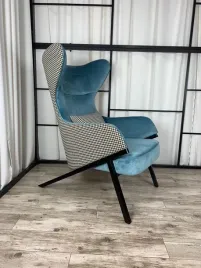 fotel-classy-styl-glamour-wygodny-elegancki-uszak-do-salonu-pudrowy-roz-sw