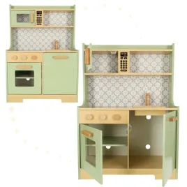 drewniana-kuchnia-piekarnik-mikrofalowka-garnek-patelnia-talerze-sztucce