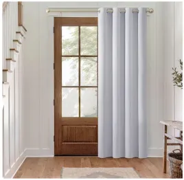 zaslona-zaciemniajaca-blackout-140cmx260cm-na-przelotkach-szaro-biala-salon