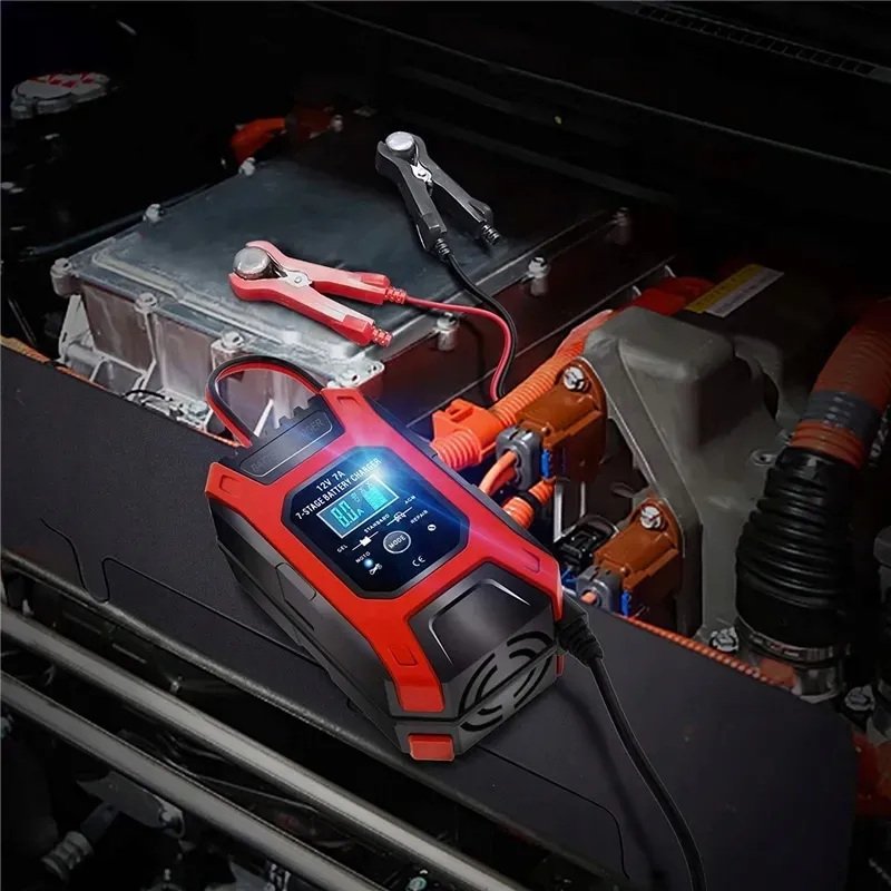 ladowarka-prostownik-do-akumulatora-12v-7a-lcd-hit