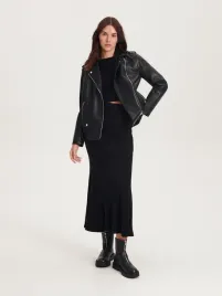 czarna-spodnica-z-ozdobnymi-przeszyciami-reserved-s