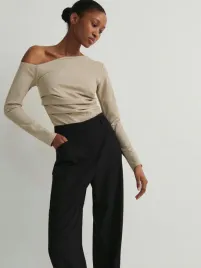 bezowa-bluzka-z-metalizowana-nicia-reserved-s