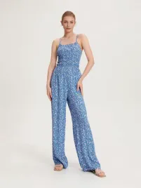 niebieski-kombinezon-w-kwiatowy-wzor-z-wiskoza-reserved-xs