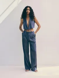 niebieska-krotka-kamizelka-z-wiazaniem-reserved-xl