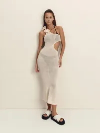 bezowa-narzutka-plazowa-z-kwiatami-reserved-xs-s