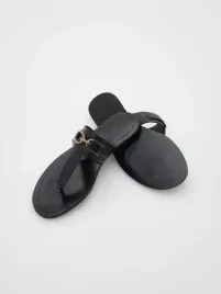 czarne-skorzane-klapki-z-ozdobnym-detalem-reserved-38