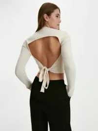 bezowy-prazkowany-sweter-z-odkrytymi-plecami-reserved-l