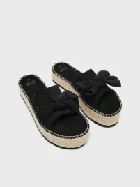 czarne-klapki-na-platformie-z-plecionka-house-36