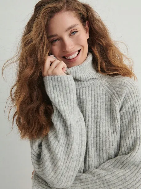 szary-sweter-z-golfem-reserved-m-marka-reserved