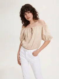 bezowa-bluzka-z-odkrytymi-ramionami-z-lnem-reserved-l