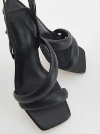 czarne-sandaly-na-obcasie-reserved-38