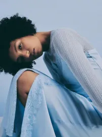 niebieska-dzianinowa-bluzka-z-wiskozy-reserved-s