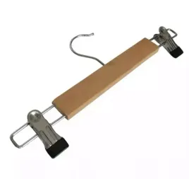 wieszak-spodnie-klamrami-drewno-metal-spodnice