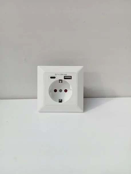 gniazdo-elektryczne-usb-scienne-digitus-bialy-typ-gniazda-gniazdo