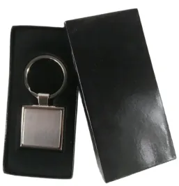 metalowy-brelok-do-kluczy-z-grawerem-zestaw-z-etui