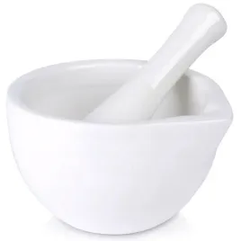 mozdzierz-do-przypraw-porcelanowy-bialy-tluczkiem