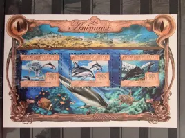 znaczki-fauna-zwierzeta-ryby-delfiny-gwinea-czysty-zn26