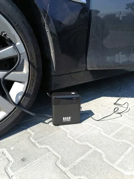 mini-kompresor-samochodowy-12v-pompka-sprezarka-waga-z-opakowaniem-0-9-kg-stan-nowy