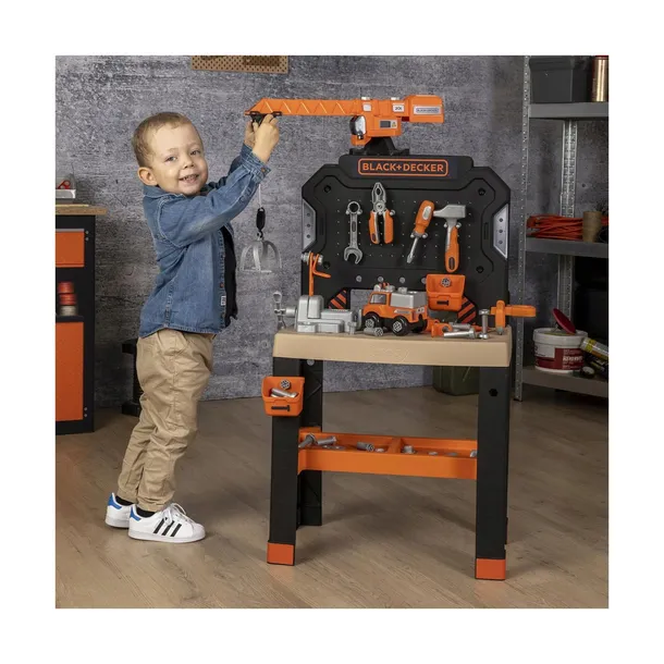 smoby-black-and-decker-workbench-with-crane