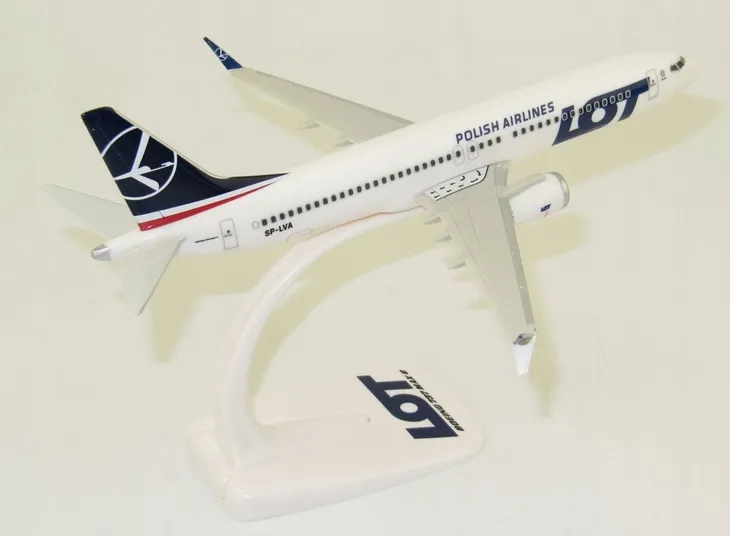 model-samolotu-boeing-737max8-lot-1-200-sp-lva-stan-nowy