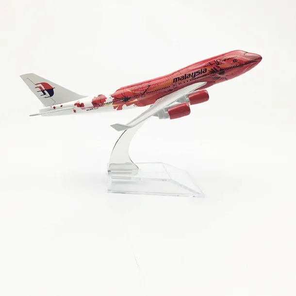 model-samolotu-boeing-b747-malaysia-stan-nowy