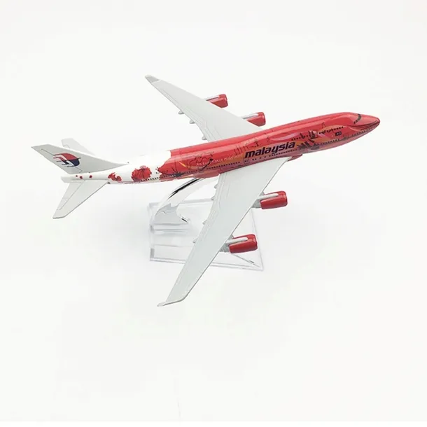 model-samolotu-boeing-b747-malaysia-stan-nowy